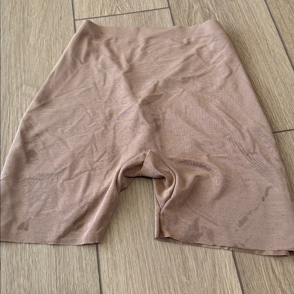 Skims Sheer Sculpt Low Back Short Size M - Picture 5 of 14